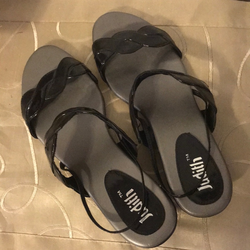 NWOT JUDITH Black and Silver Braided Dress Sandals